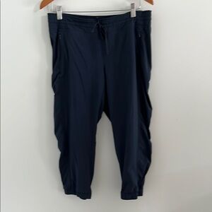 Athleta‎ cropped joggers Relaxed Fit Elastic Cuffs